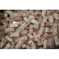 Vrac dominos de nougat tendre Framboise 15% d'amandes - 3 kg